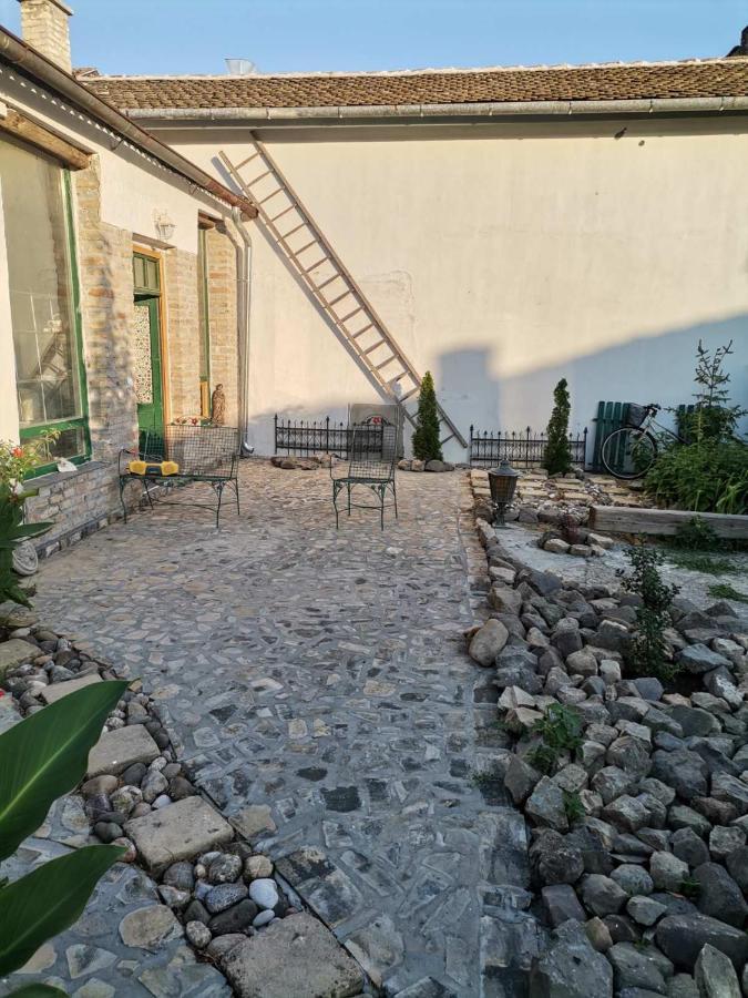 Somborski Salas - Strogi Centar Esterno foto
